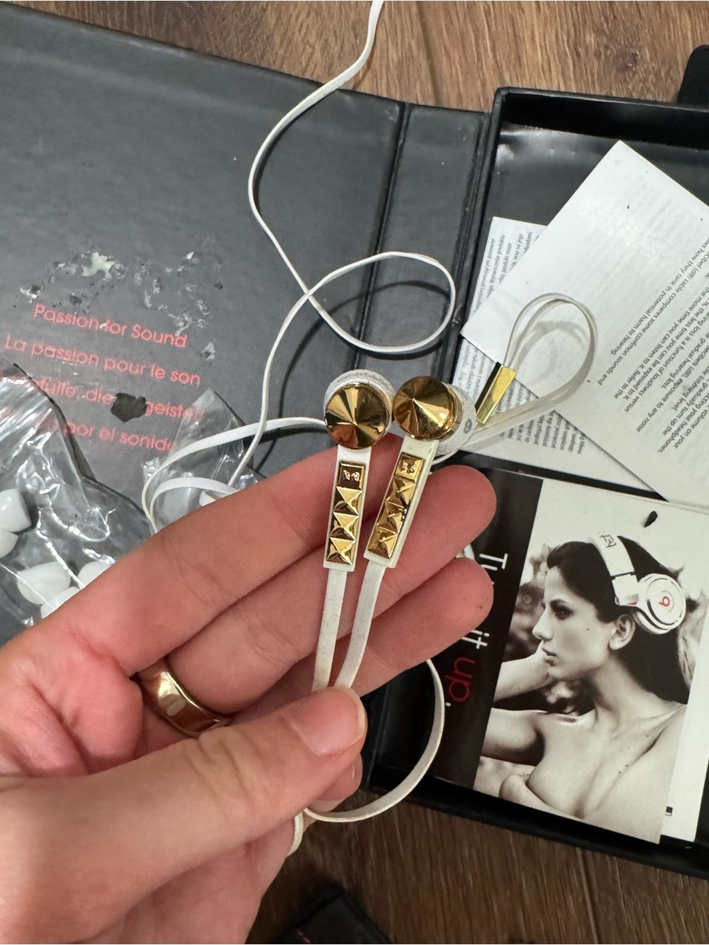 Beats by Dre Heartbeats Lady Gaga In-Ear Headphones Gold White Monster - Picture 2 of 6